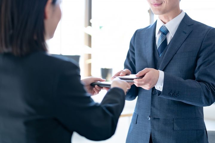 名刺交換の正しい方法とは？