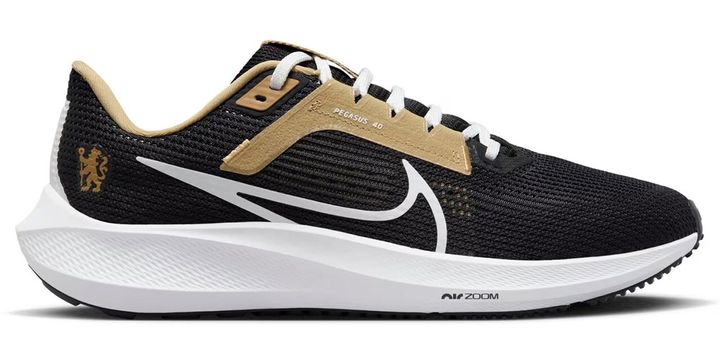 『チェルシー×NIKE』の人気シューズ「ペガサス40」がまだ買える！弾むような履き心地の“本格派”モデル