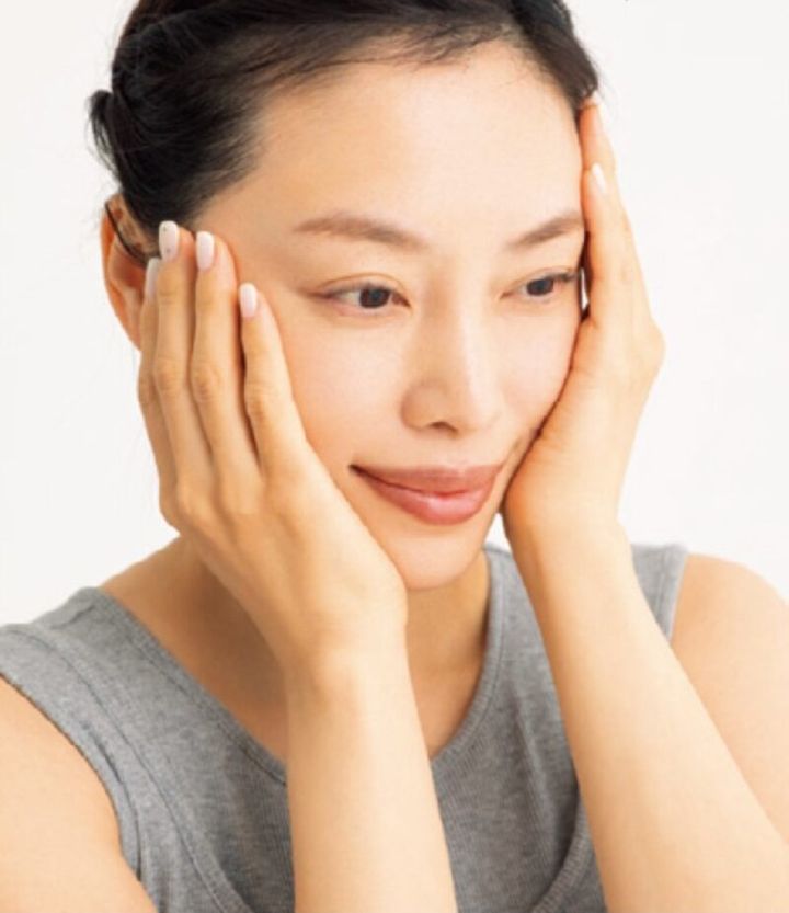 肌のたるみを解決するフェイスパウダー メイク SUQQU フェイス カラー ブラシ 