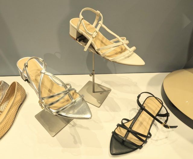 GU「サンダル」