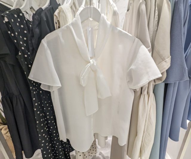 GU「ボウタイシャツ」