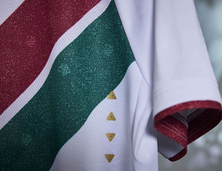 海への情熱をデザイン！名門フルミネンセが新ユニフォームを発表 15年ぶりに「タスキ掛け」が復活する