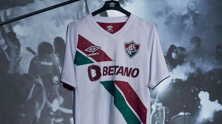 海への情熱をデザイン！名門フルミネンセが新ユニフォームを発表 15年ぶりに「タスキ掛け」が復活する