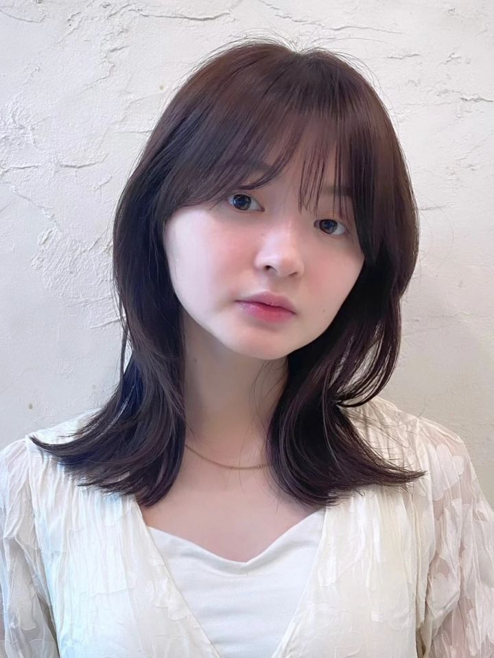 ミディアム ヘア 髪型 ヘアスタイル 前髪あり くびれヘア