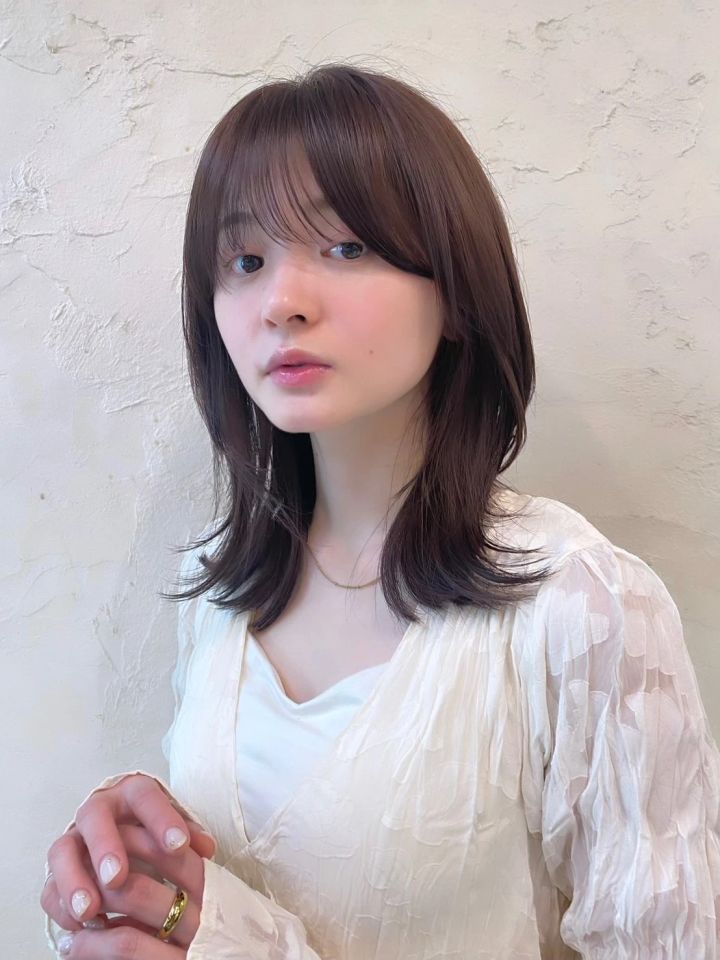 ミディアム ヘア 髪型 ヘアスタイル 前髪あり くびれヘア