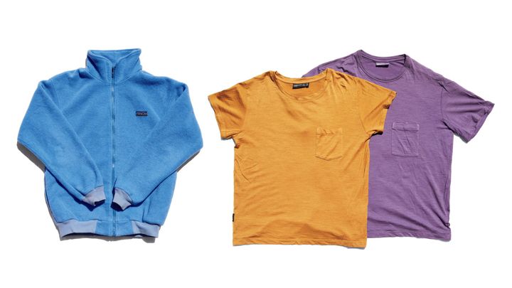右から〈icebreaker〉のネイチャーダイTシャツ、〈patagonia〉の古着フリース