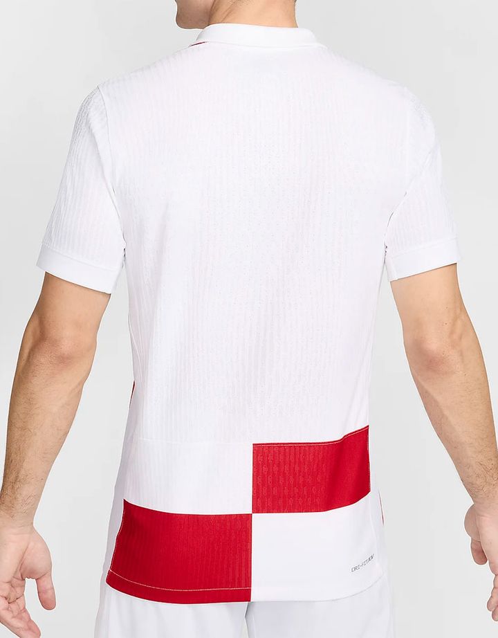 クロアチア代表、EURO2024に向けた新ユニフォームを発表！「でかチェック」と「懐かしチェック」が登場