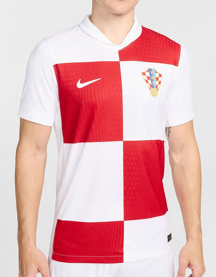 クロアチア代表、EURO2024に向けた新ユニフォームを発表！「でか