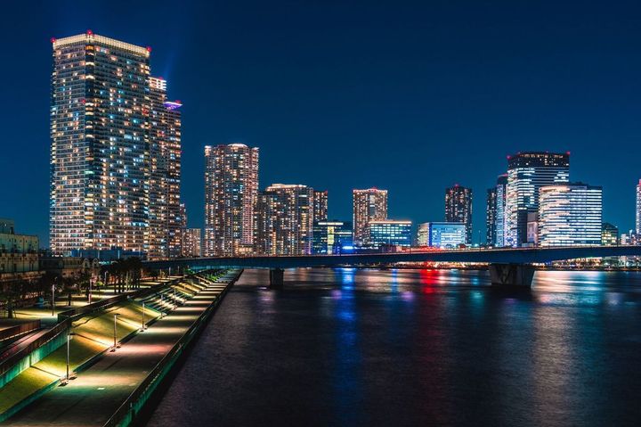 東京の新豊洲と晴海橋の夜景