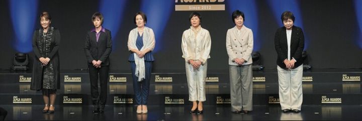 原英莉花、“美スタイル”際立つスーツ姿で魅了！【JLPGAアワード2023】