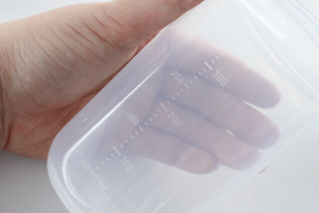 ダイソーのプロテインシェイカー ブラックの目盛り