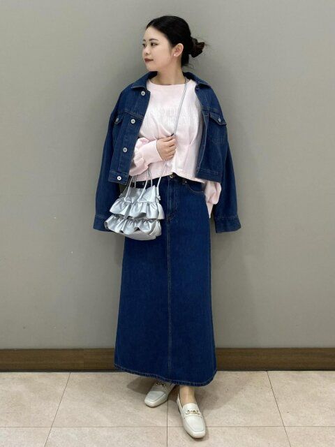 春のデニムスカートコーデ