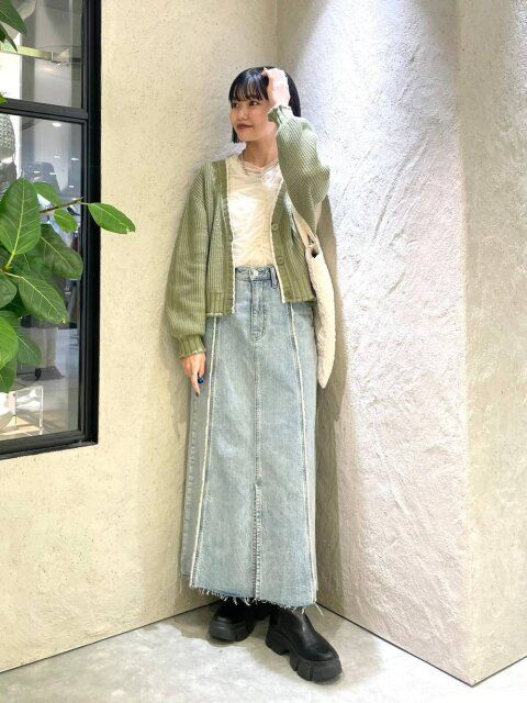 春のデニムスカートコーデ