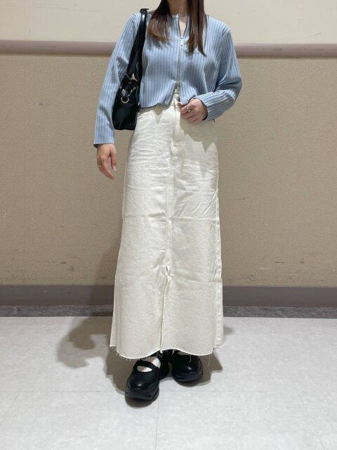 春のデニムスカートコーデ