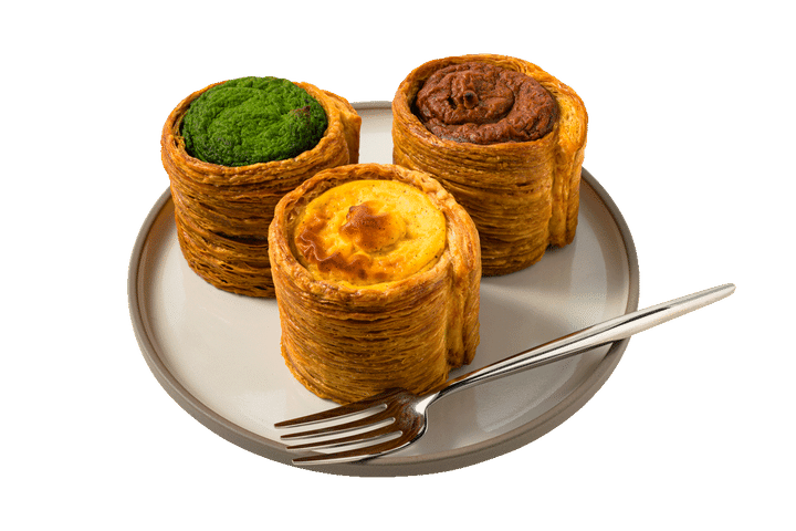 〈PAQUET MONTE〉のフラン・パティシエ 右から時計回りに、チョコレート、バニラ、ほうれん草