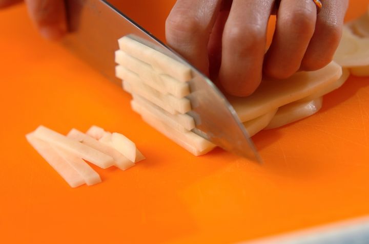 パセリたっぷりスペイン風オムレツの下準備1