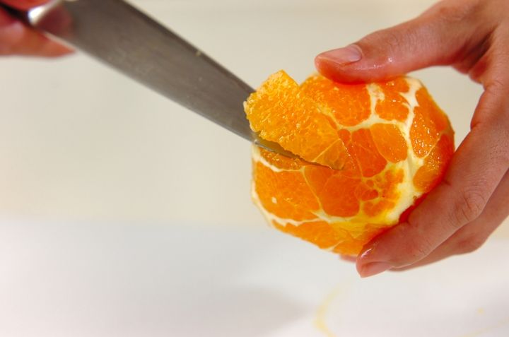 キウイとオレンジの白ワインシロップ漬けの作り方2