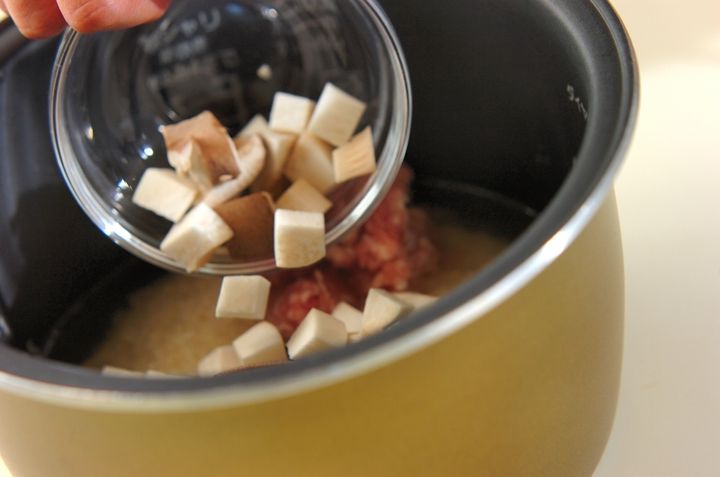 鶏ひき肉とエリンギの炊き込みご飯の作り方1