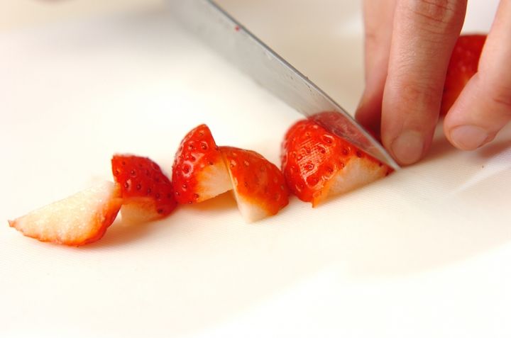 イチゴ焼きプリンの下準備1