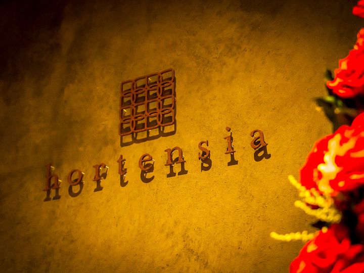 新富町『オルタンシア』の内観