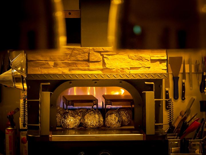 新富町『オルタンシア』のレンガ造りの遠赤外線オーブン