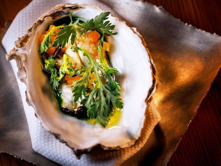 泉岳寺『Restaurant Karyon』の「牡蠣の59℃火入れ 春菊ソース」