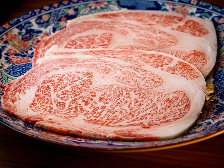 中目黒『中目黒焼肉 登牛門』の「リブロースの焼きすき」