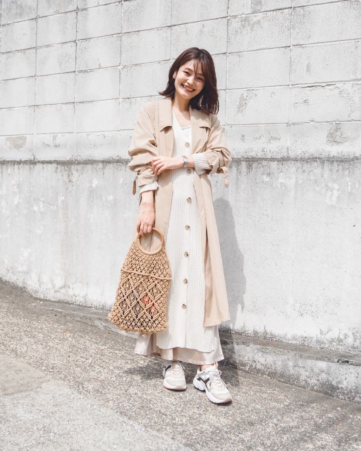 【2024】レディーススニーカーの最旬トレンドと人気ブランドは？ワンランク上のコーデ例も