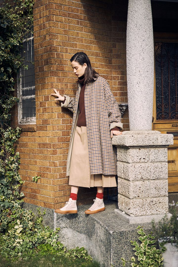 【2024】レディーススニーカーの最旬トレンドと人気ブランドは？ワンランク上のコーデ例も