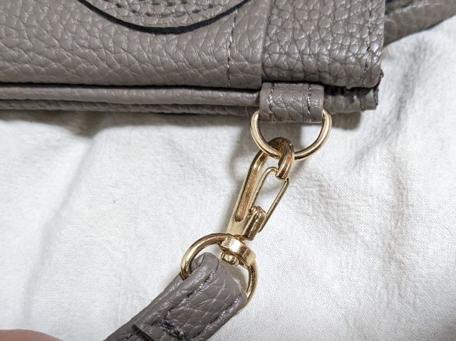 ストラップ接続部