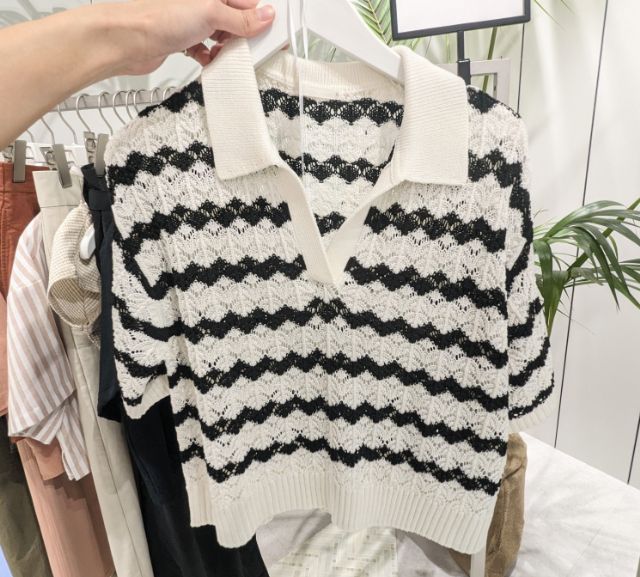 ボーダー柄のスカシアミスキッパーポロセーター