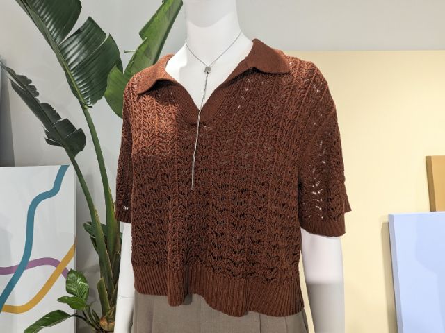 ブラウンのスカシアミスキッパーポロセーター