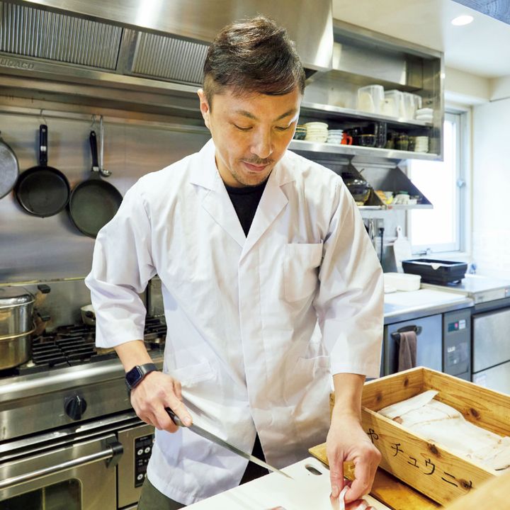 武蔵小山〈めしや チュウニカイ〉の店主の中畑繁男さん