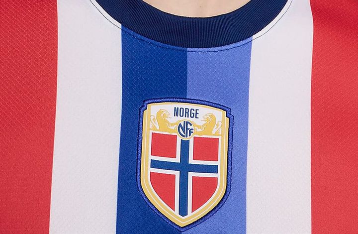 ノルウェー代表が2024新ユニフォームを発表！アウェイはアイスカラーで「美しくも寒々しい自然」を描く