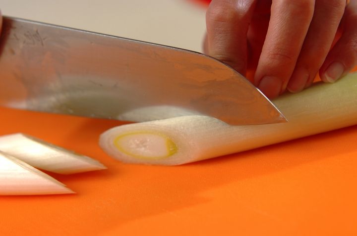 セリたっぷりみそ豚鍋の下準備1