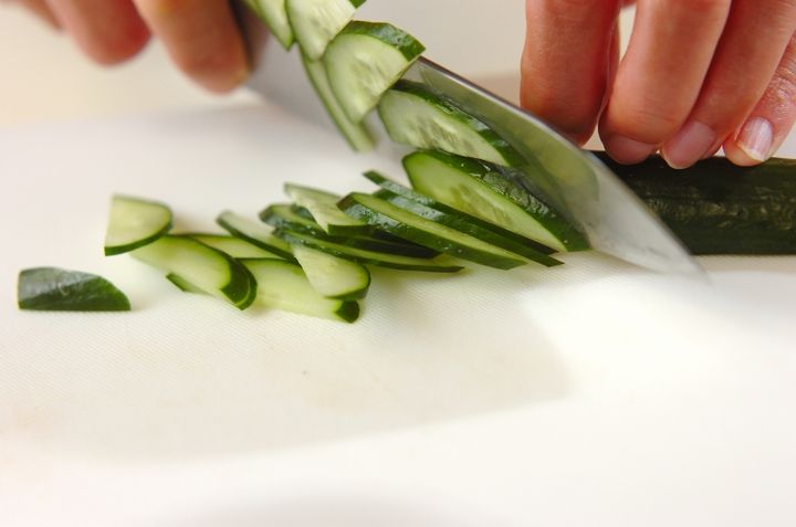 ワカメとキュウリのキムチ風味の作り方1