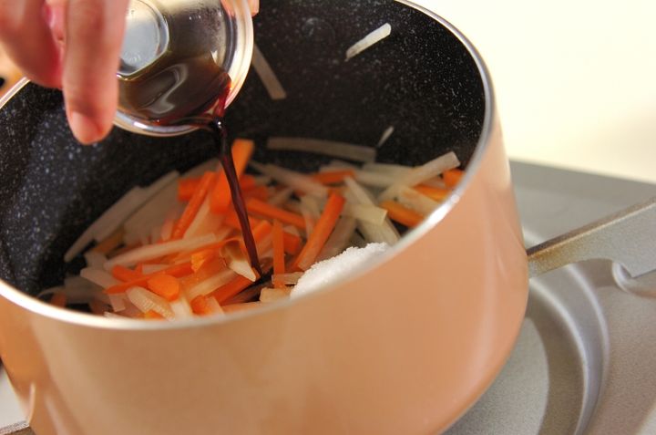 大根とニンジンの炒め煮の作り方2