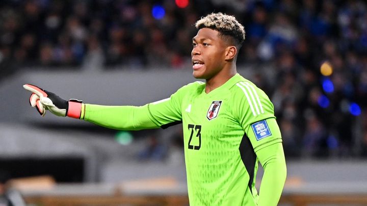 37歳長友佑都、21歳鈴木彩艶の私服に「ディスコ、行くのか？」 日本代表選手たちは「ディスコは古い（笑）」