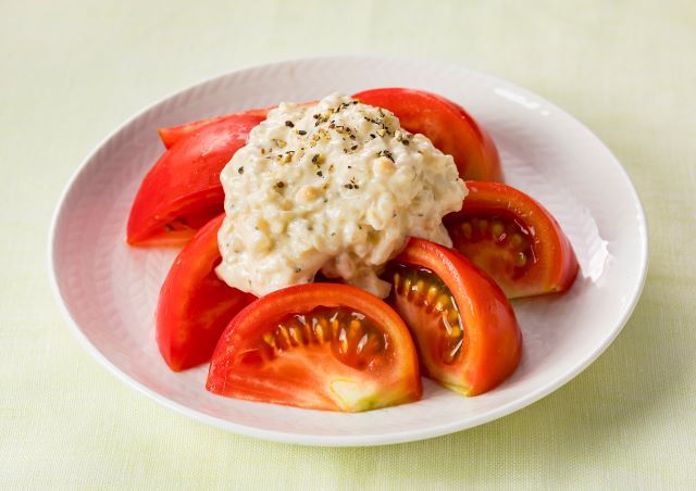 冷やしトマトのレモンタルタルがけ