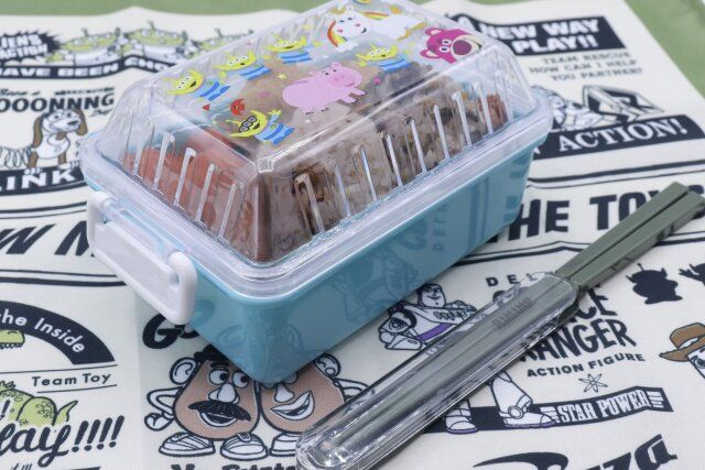 セリアのドーム型ランチボックス L／トイ・ストーリー／サニーサイドの使用例