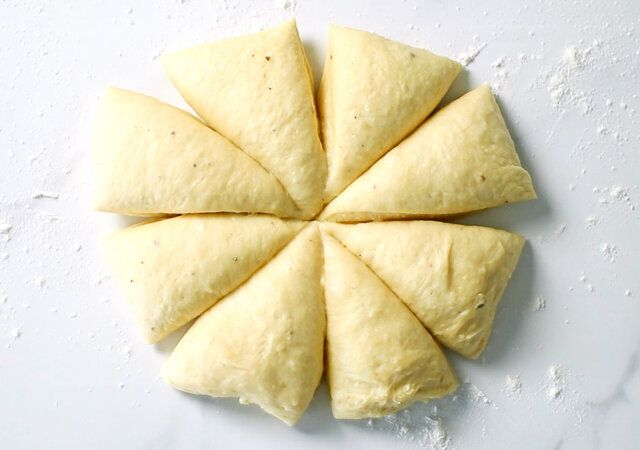 セムラ レシピ パン生地を切り分ける