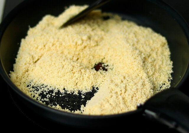 セムラ レシピ アーモンドパウダーを炒る