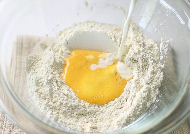 セムラ レシピ パン生地の材料を計り入れる