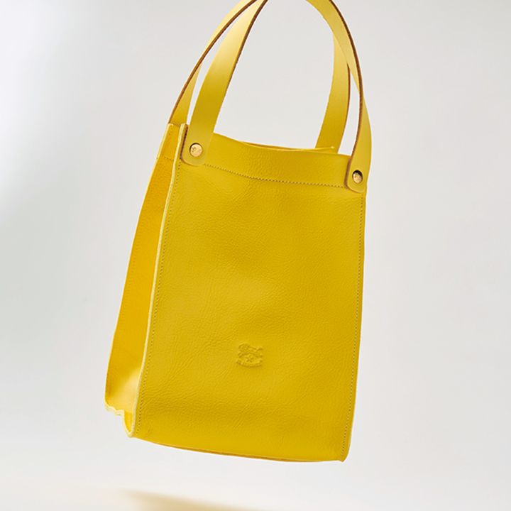 赤、オレンジ、黄色！コーデにプラスしたいおしゃれなアイテム12選