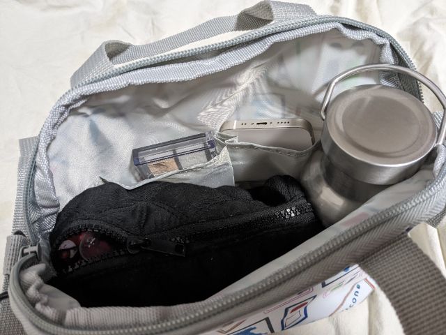 バッグ中身いれた状態