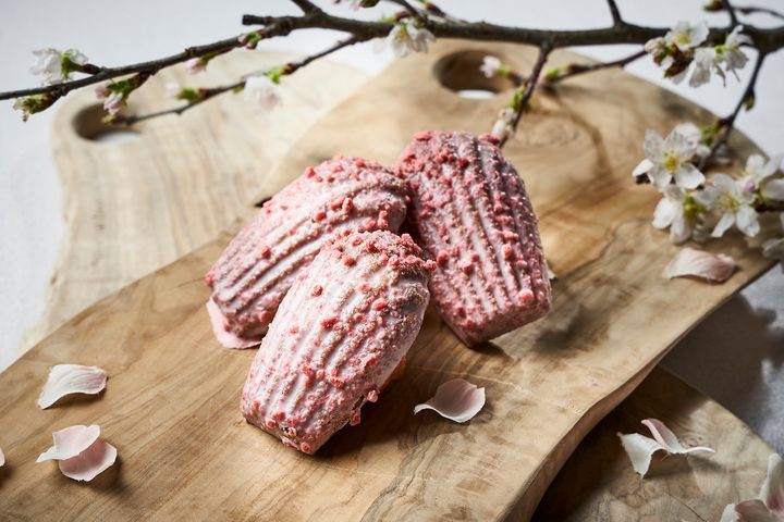 「桜マドレーヌ」300円