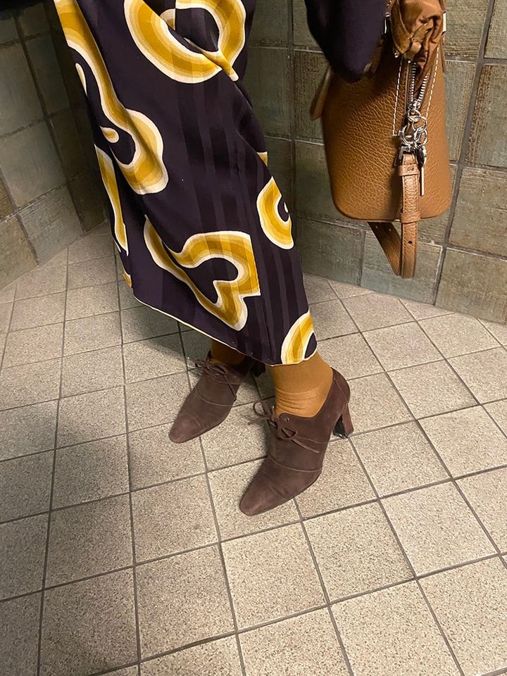 足もとはヴィンテージの革靴 【吉田羊さんの着物と12のアソビゴコロ】