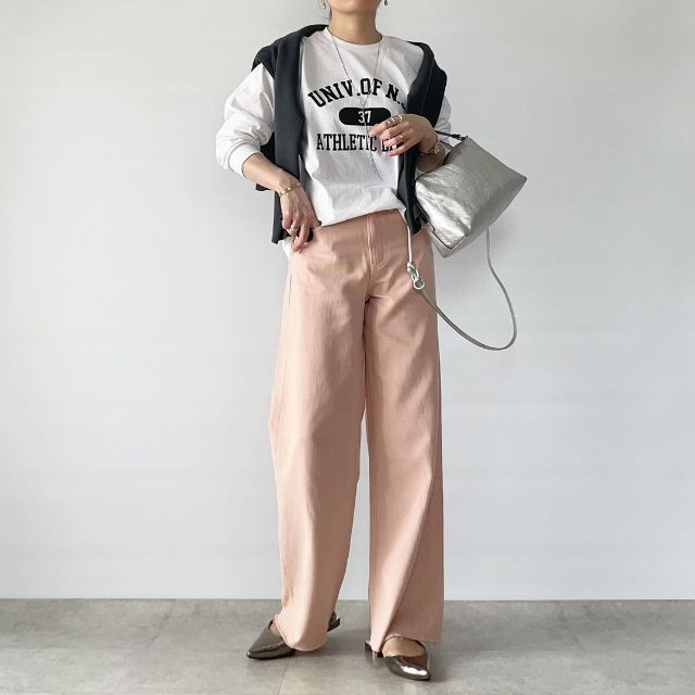 UNIQLOのワイドストレートジーンズを使用したコーデ