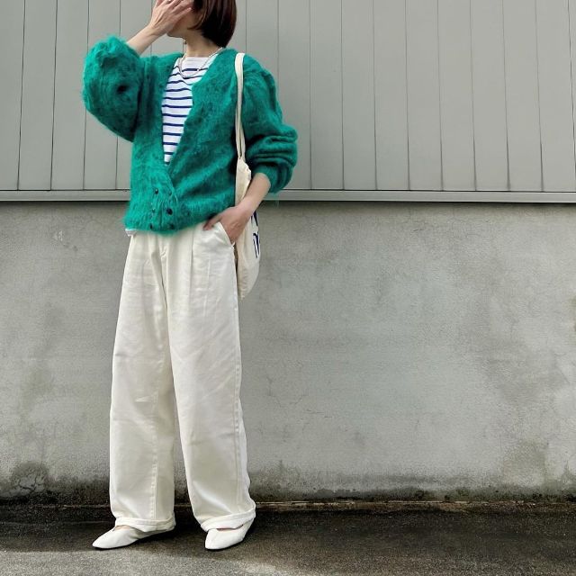 UNIQLOのドレープデニムタックパンツを使用したコーデ