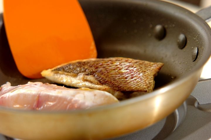 生トマトで！短時間でトマトソースに 鯛をオシャレにの作り方1